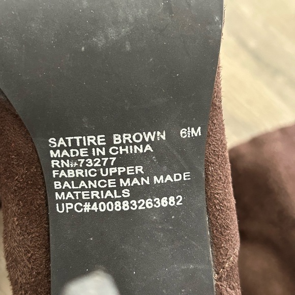 Daisy Fuentes - Brown Grommet-Trim High Heel Knee Boots - Picture 4 of 4